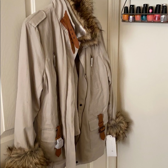 Stay Cute in this all purpose Jacket/car coat - Picture 3 of 3